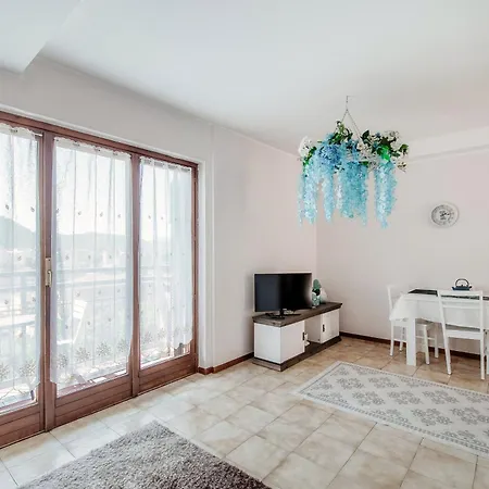 Apartment Wisteria On