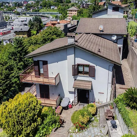 Wisteria On Apartment Como